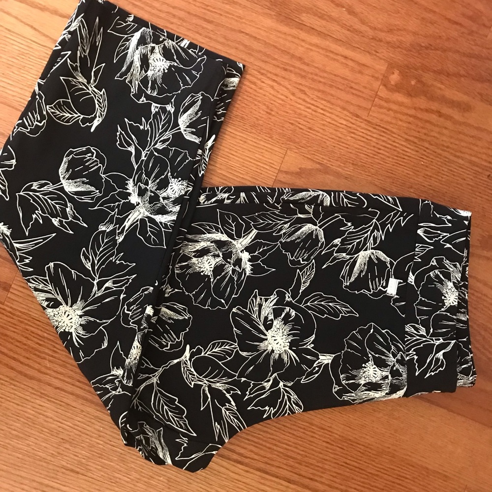 NWT, floral print cropped pants